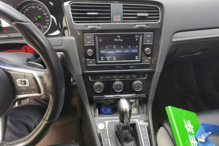 Used Volkswagen Golf 2017 280TSI Automatic R-Line Million-Vehicle Commemorative Edition
