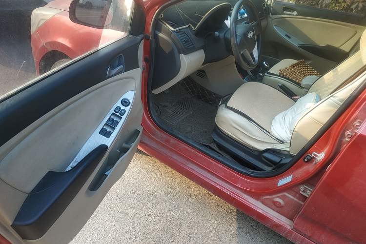 Used Hyundai Verna (older generation) 2014 1.4L Manual Smart GLS Trim