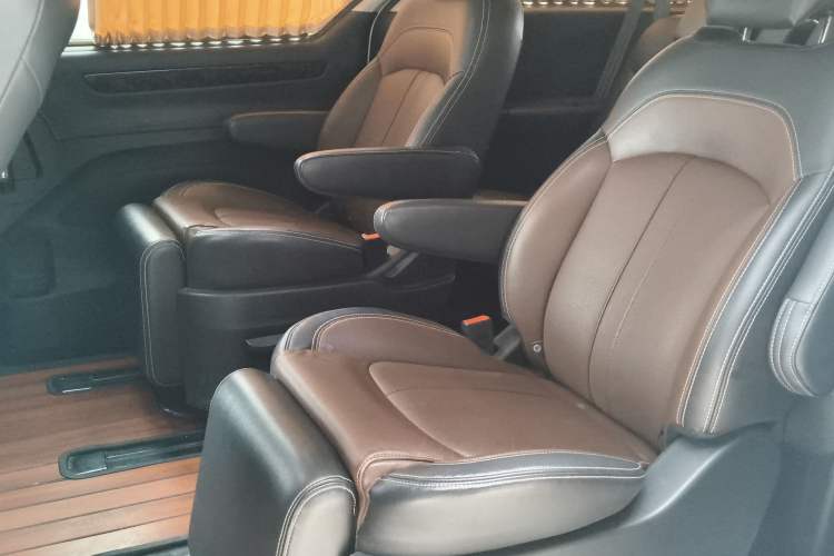 Used SAIC MAXUS G10 2016 2.0T Automatic Luxury Executive Edition Left Rear Seat