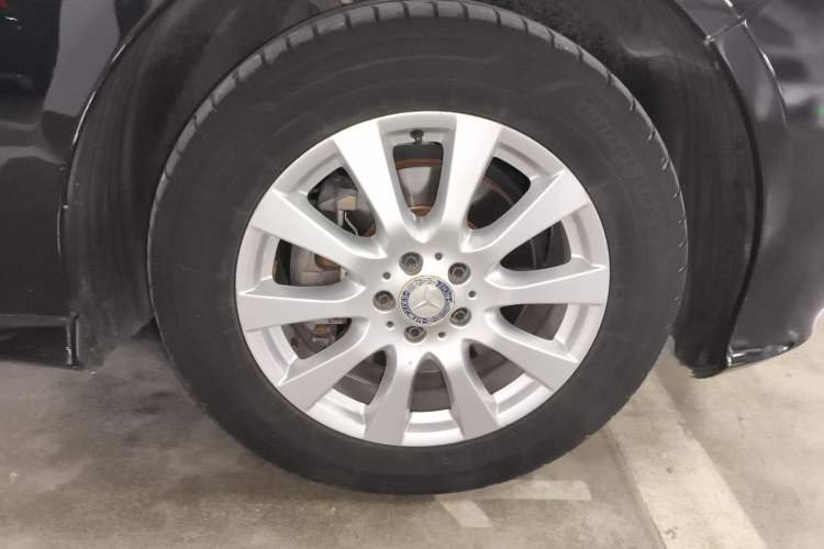 Used Mercedes-Benz R-Class 2017 R 320 4MATIC Business Edition Prestige Model Right Front Wheel Hub