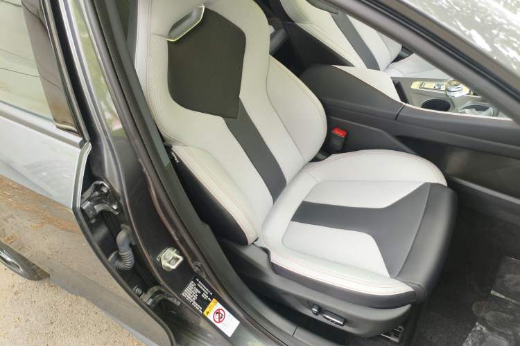 Used CHANGAN UNI-V iDD 2024 Blue Whale Smart Electric iDD 136km ZhiKu Model Right Front Seat