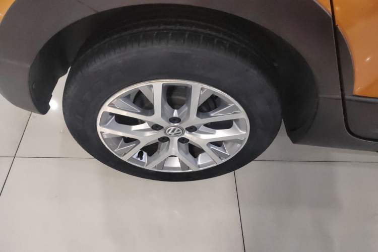 Used Volkswagen Polo 2016 1.6L Cross Polo Automatic Right Rear Wheel Hub