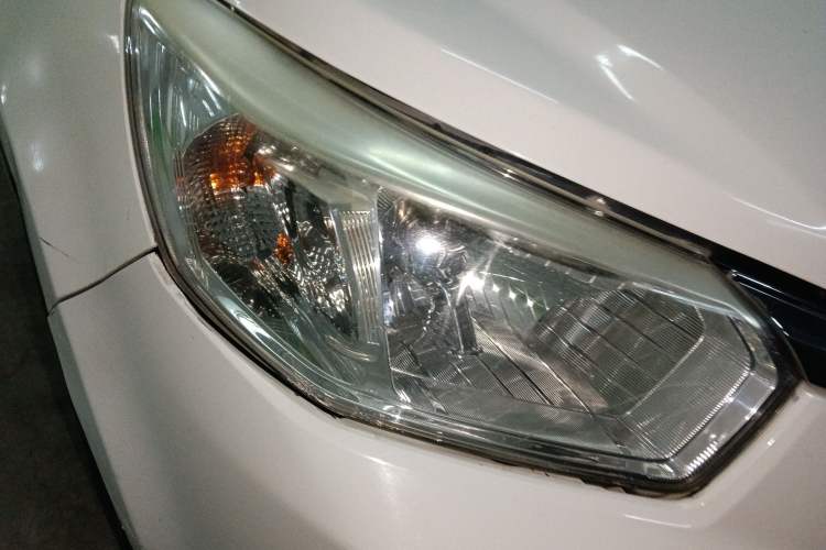 Used Venucia R50 2015 1.6L Manual Fashion Edition Right Front Headlight