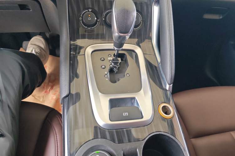 Used Peugeot 3008 2015 1.6THP Automatic Classic Edition Gear Lever