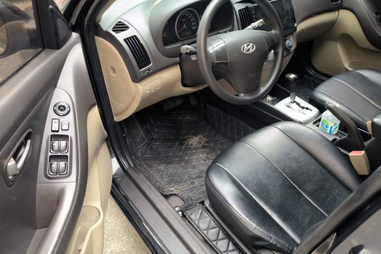 Used Hyundai Verna (older generation) 2014 1.6L Automatic Leading-Edge GLX Driver Seat