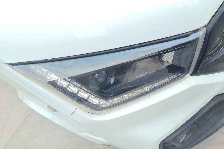 Used JMC Transit 2019 2.8T Commercial Version Short Wheelbase Mid-Roof 3-Seater China VI Standard JX493