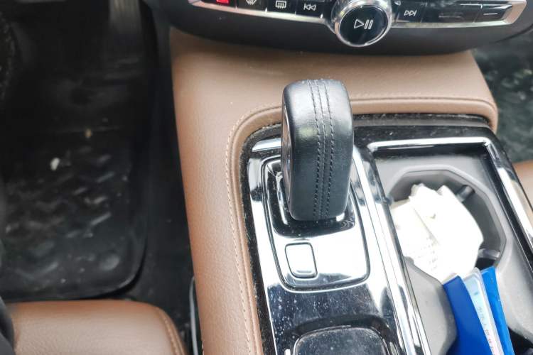 Used Volvo S60 New Energy 2021 T8 E-Drive Hybrid Four-Wheel Drive Smart Luxury Edition Gear Lever