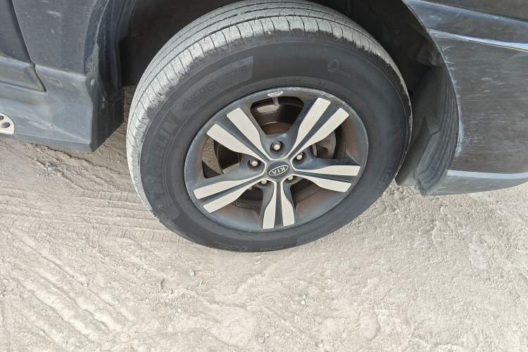 Used Kia Sportage 2012 2.0L Automatic Two-Wheel Drive GL Trim Right Front Wheel Hub