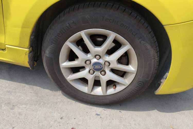 Used Ford Focus 2011 Hatchback 1.8L Manual Comfort Model Right Front Wheel Hub