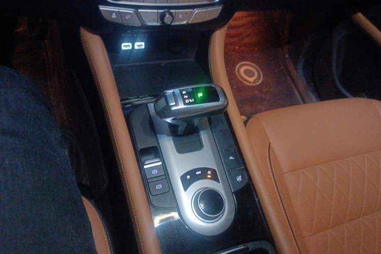 Used Great Wall Poer 2021 2.0T Global Version Automatic Gasoline 4x4 Sporty Standard-Box Trailer Edition GW4C20B Gear Lever