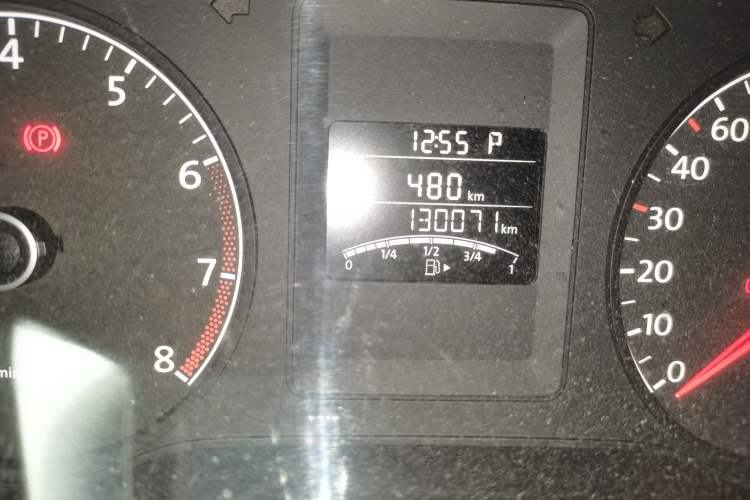 Used Volkswagen Sagitar 2012 1.6L Automatic Fashion Edition Odometer Close Up