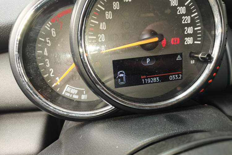 Used MINI 2014 1.2T ONE Odometer Close Up