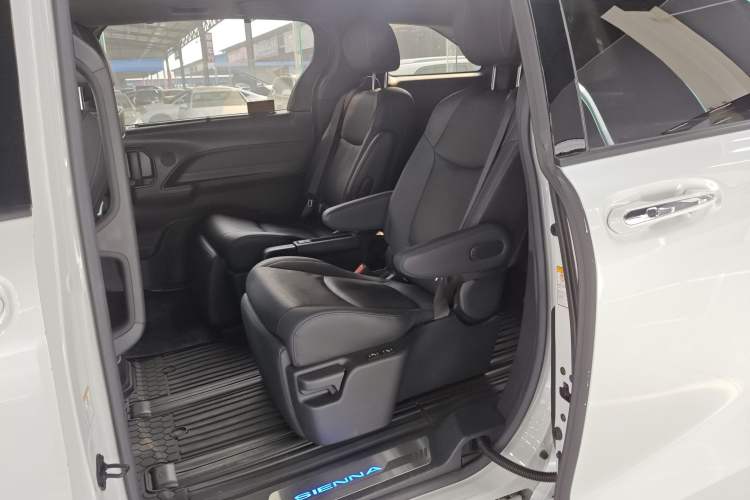 Used Toyota Sienna 2021 2.5L Hybrid Premium Edition