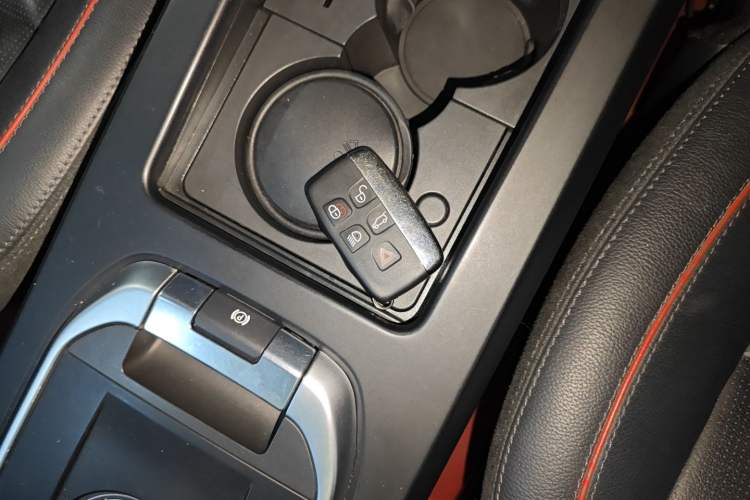 Used Land Rover Discovery Sport 2019 240 PS SE Dynamic Version China VI Standard Vehicle Key