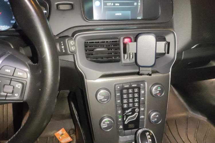 Used Volvo V40 2015 1.6T Zhiyi Edition Audio And AC Panel