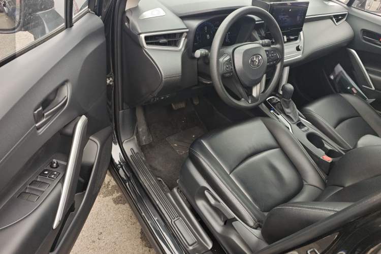 Used Toyota Corolla Cross 2023 2.0L Elite Edition Driver Seat