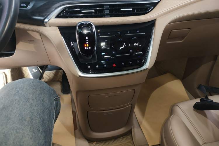 Used Buick GL8 2021 ES Landtrek 653T Luxury Model