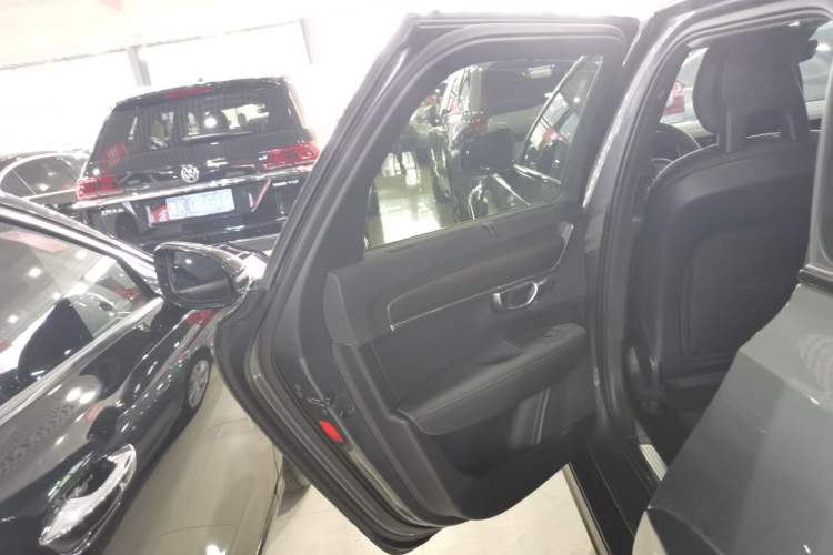 Used Volvo V90 2017 Cross Country T5 AWD Smart Range Edition
