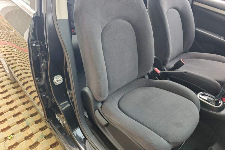 Used Nissan Sylphy 2019 Classic 1.6XE+ CVT SmartConnect Leading Edition Right Front Seat