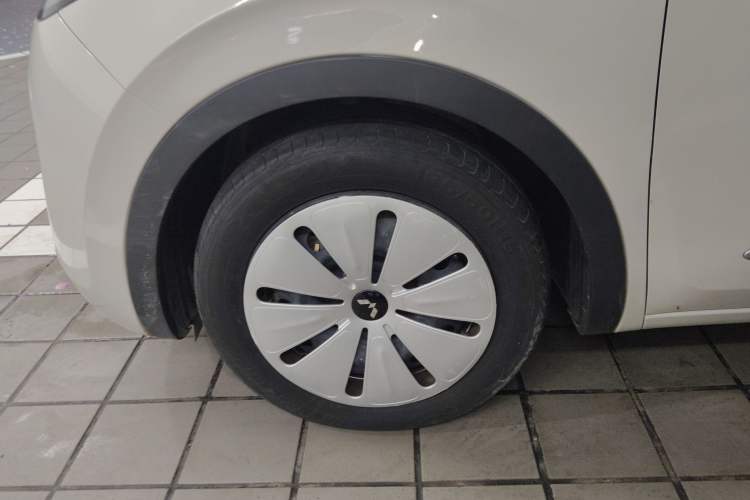 Used Wuling Bingo 2023 333 km Fast-Share Version Left Front Wheel Hub