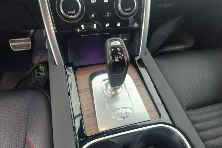 Used Land Rover Discovery Sport 2023 249 PS R-Dynamic S Performance Edition Gear Lever