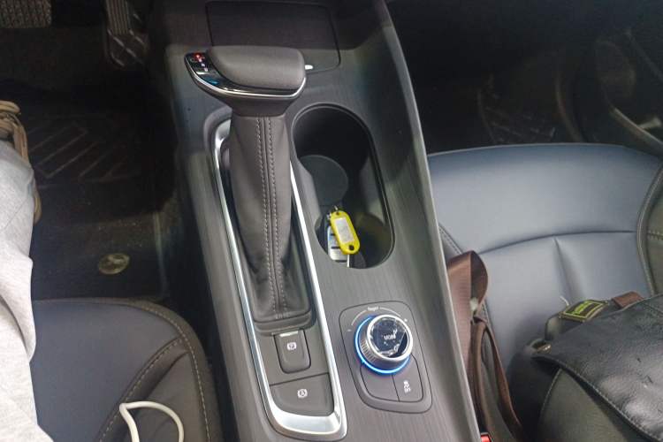 Used Buick Velite 6 2023 Revised Version 430 km Range – Commuter Edition Gear Lever