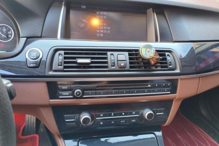 Used BMW 5 Series 2014 520Li Elegant Model
