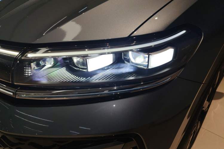 Used Volkswagen Talagon 2026 Model 450TSI Four-Wheel Drive Flagship 6-Seater Left Front Headlight