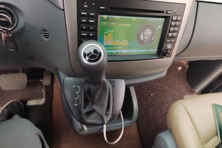Used Mercedes-Benz Vito 2011 2.5L 7-seater executive version Gear Lever