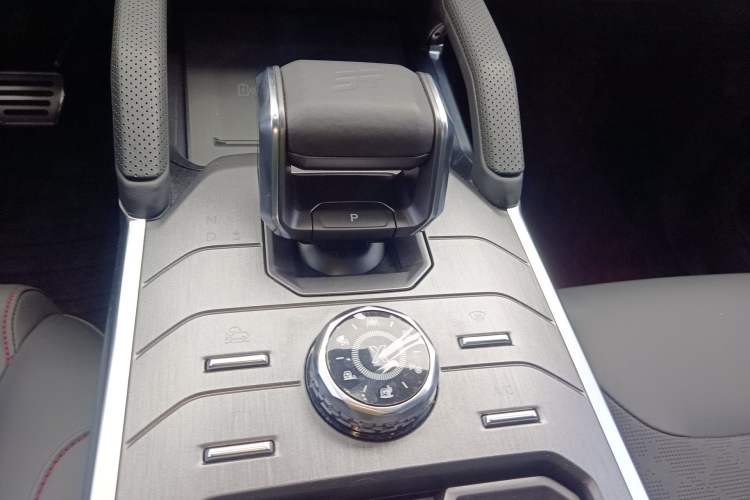 Used JETOUR Traveler 2023 2.0T All-Wheel-Drive CrossPRO Gear Lever