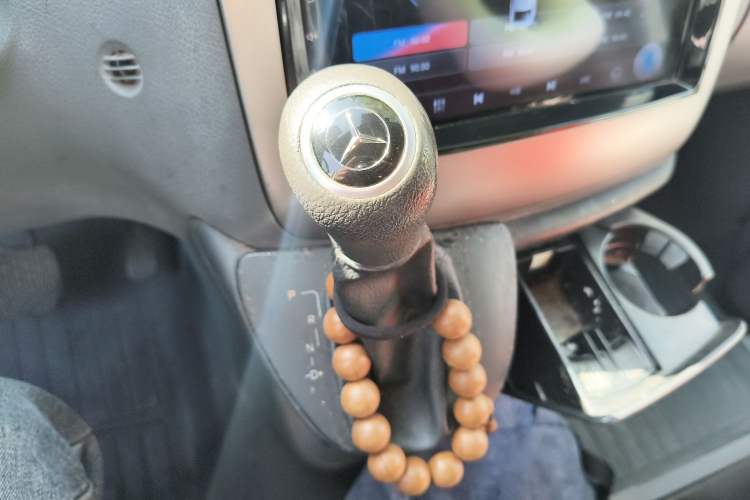 Used Mercedes-Benz Vito 2013 3.0L Elite Edition Gear Lever