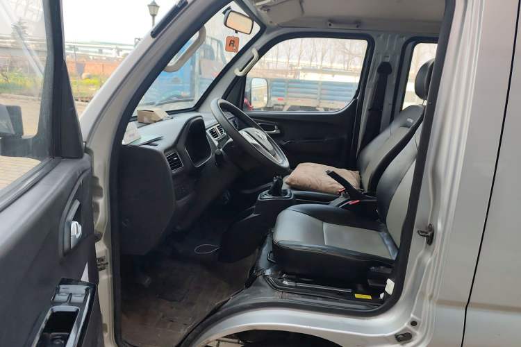 Used Foton Xiangling M 2018 1.5L Non-Load-Bearing Double-Cab with Dual Rear Tires (Cargo Version) DAM15L