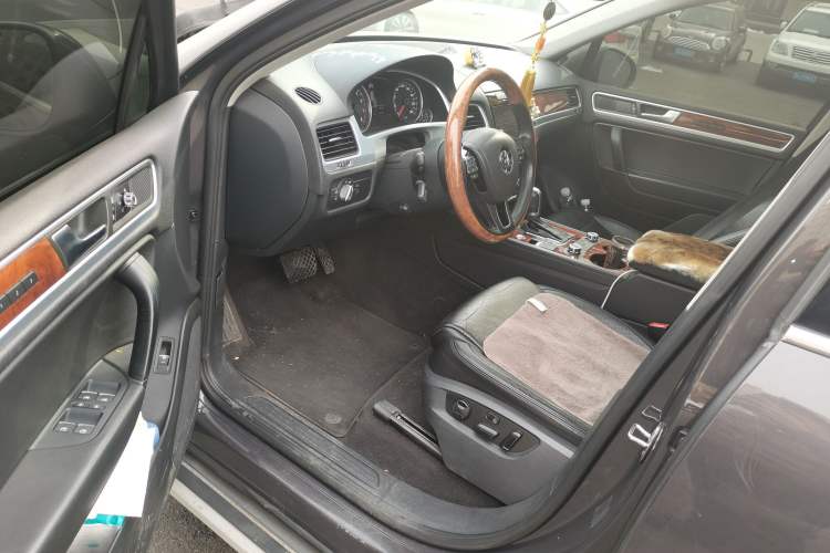 Used Volkswagen Touareg 2011 3.0 TSI High-End Version
