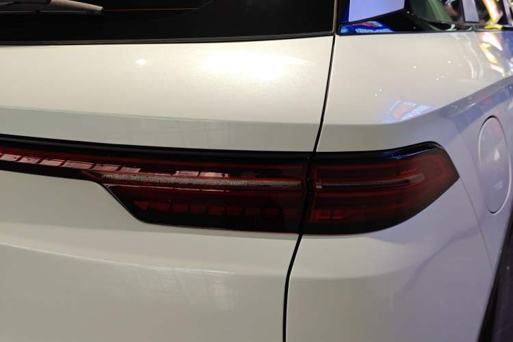 Used BYD Song Pro New Energy 2025 Second-Generation Intelligent Driving Version DM-i 115KM Superior Trim Right Rear Taillight