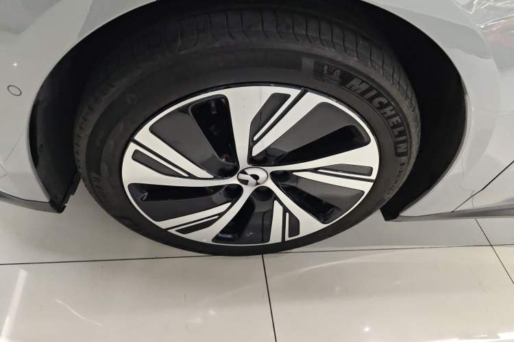 Used Nio ET5 2024 75 kWh Left Front Wheel Hub