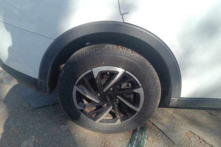 Used NETA V 2021 Long-Range Entertainment Edition Right Rear Wheel Hub