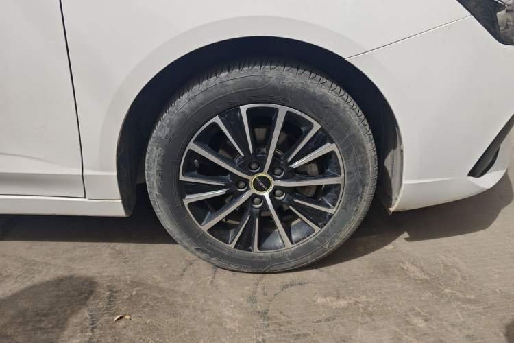 Used Roewe i5 2021 1.5L CVT Black Gold Edition
