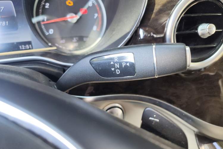 Used Mercedes-Benz V-Class 2016 V 260 L Prestige Extended Edition Gear Lever