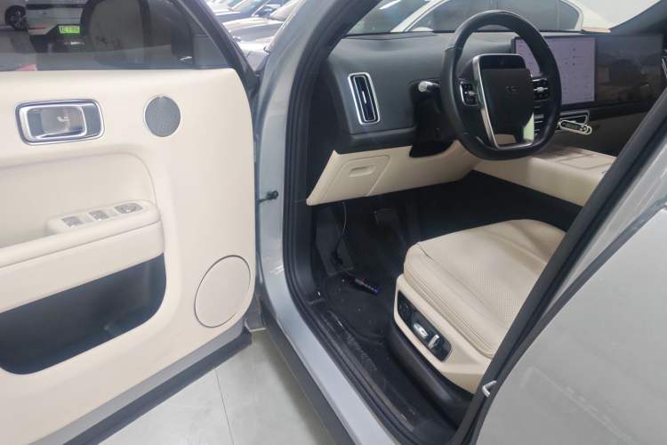 Used Li Auto L7 2023 Pro Model
