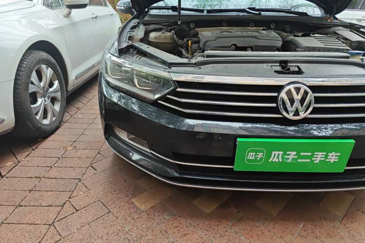 Used Volkswagen Magotan 2018 330TSI DSG Luxury Model Right Front Headlight