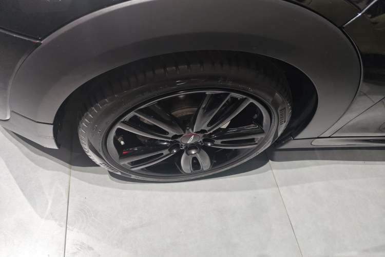 Used MINI 2021 1.5T Three-Door Sharp Edition Left Front Wheel Hub