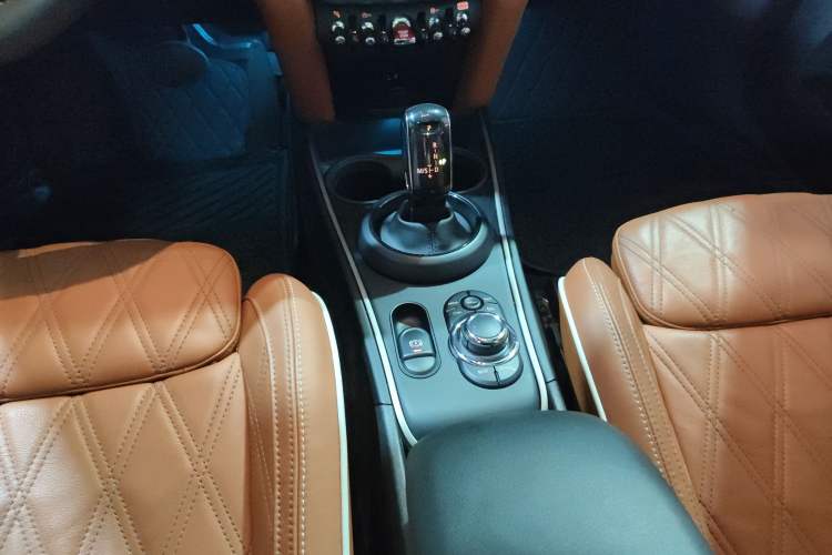 Used MINI Countryman 2023 Second Facelift 2.0T COOPER S ALL4 Connoisseur Gear Lever