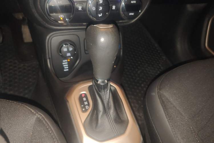 Used Jeep Renegade 2016 2.0L Automatic Four-Wheel Drive 75th Anniversary Tribute Edition Gear Lever