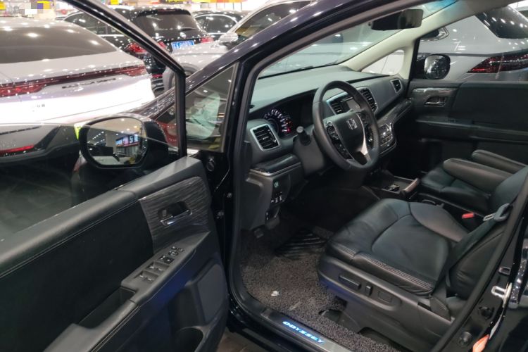 Used Honda Odyssey 2015 Updated 2.4L Smart Cool Version
