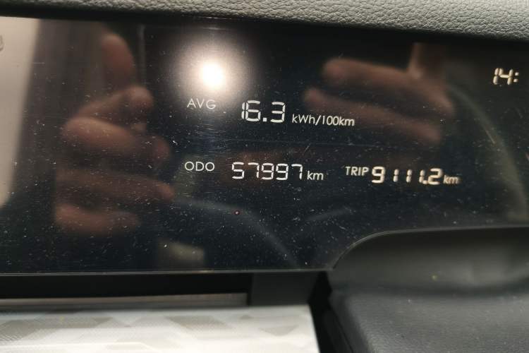 Used NETA S 2022 All-Electric 715 km Range Rear-Drive Deluxe Version Odometer Close Up