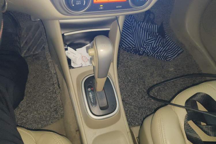 Used Nissan Sylphy 2012 Classic 1.6XE Automatic Comfort Edition Gear Lever