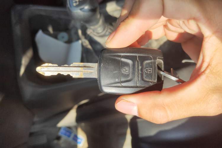 Used Wuling Hongguang V 2019 1.5L Base Window-Sealed Vehicle China VI LAR Vehicle Key