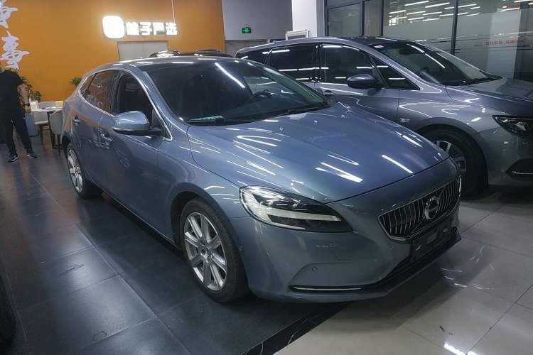 Used Volvo V40 2019 T3 Smart Luxury Edition