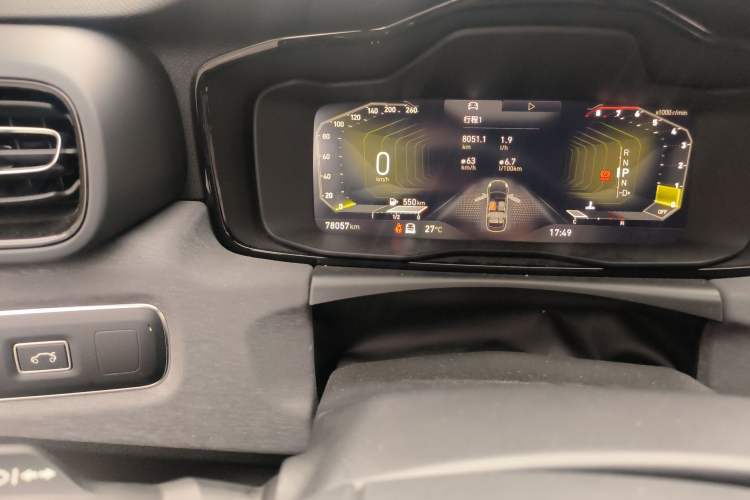 Used Lynk & Co 03 2022 2.0TD DCT JingPro Odometer Close Up