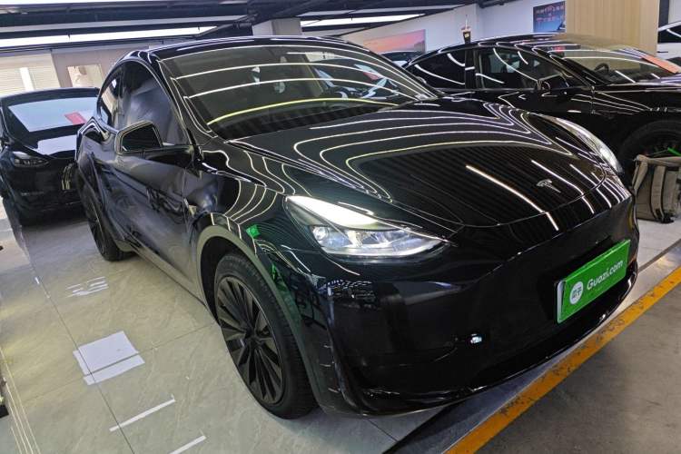 Used Tesla Model Y 2022 Rear-Wheel-Drive Version Front Right 45 Deg